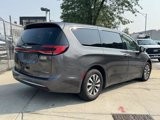 Used 2022 Chrysler Pacifica Touring-L w/ Uconnect Theater Family Group image 5