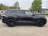 Used 2025 Volkswagen Atlas Cross Sport SE image 2
