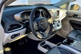 Used 2023 Chrysler Pacifica Touring-L image 2