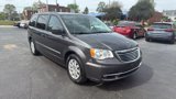 Used 2016 Chrysler Town & Country Touring image 3