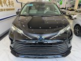 Used 2025 Toyota Sienna LE image 2