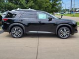 New 2025 Nissan Pathfinder Platinum image 2