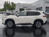 Used 2023 Nissan Rogue SV image 2