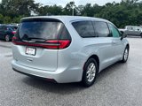 Used 2024 Chrysler Pacifica Touring-L image 3