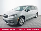 Used 2025 Chrysler Pacifica Select image 2