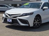 Used 2023 Toyota Camry SE image 2