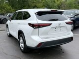Used 2024 Toyota Highlander LE image 5