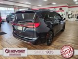 Used 2022 Chrysler Pacifica Touring image 5