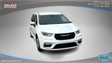 Used 2023 Chrysler Pacifica Touring-L image 3