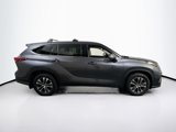 Used 2022 Toyota Highlander XLE image 4