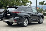 New 2025 Toyota Highlander Platinum image 4
