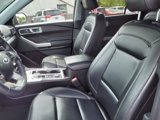 Used 2022 Ford Explorer XLT w/ Equipment Group 202A image 5