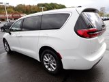 New 2025 Chrysler Pacifica Select image 3