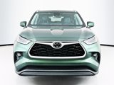 Used 2024 Toyota Highlander XLE image 2