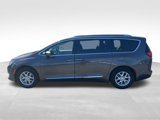 Used 2020 Chrysler Pacifica Touring-L image 4