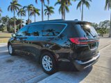 Used 2022 Chrysler Pacifica Touring-L image 5