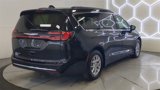 Used 2022 Chrysler Pacifica Touring-L image 5