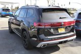 New 2025 Volkswagen Atlas Peak Edition SE image 3