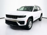 Used 2023 Jeep Grand Cherokee Laredo image 3