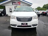 Used 2015 Chrysler Town & Country Touring image 3
