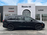 Used 2021 Chrysler Pacifica Limited w/ Uconnect Theater Family Group image 5