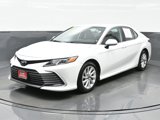 Used 2022 Toyota Camry LE image 2