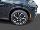 New 2025 Mitsubishi Outlander SE image 2