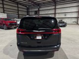 Used 2022 Chrysler Pacifica Touring-L image 6
