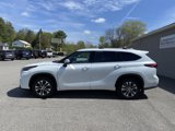 Used 2022 Toyota Highlander XLE image 2