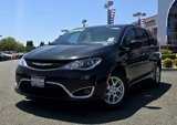 Used 2020 Chrysler Pacifica Touring image 3