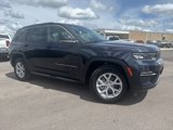Used 2023 Jeep Grand Cherokee Limited image 3