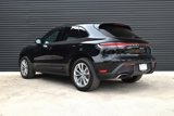 Certified 2024 Porsche Macan image 3