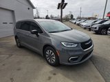 New 2025 Chrysler Pacifica Select image 3