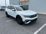Used 2024 Volkswagen Tiguan SE w/ Panoramic Sunroof Package image 2