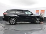 Used 2023 Toyota Highlander XLE image 4
