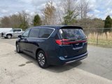 Used 2024 Chrysler Pacifica Select image 4