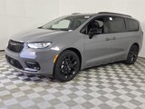 New 2025 Chrysler Pacifica Limited w/ Uconnect Theater Family Group image 4