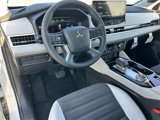 New 2025 Mitsubishi Outlander SE image 6