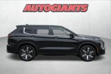 New 2025 Mitsubishi Outlander SE image 3