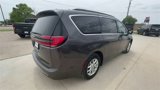 Used 2022 Chrysler Pacifica Touring-L image 2