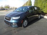 New 2025 Chrysler Pacifica Select image 2