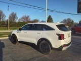 Used 2025 Kia Sorento LX image 3