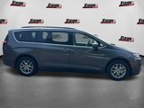 Certified 2022 Chrysler Pacifica Touring-L image 3