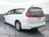 New 2025 Chrysler Pacifica Select image 4