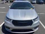 Certified 2022 Chrysler Pacifica Limited w/ Uconnect Theater Family Group image 2