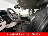 Used 2023 Chrysler Pacifica Touring-L image 2