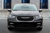 Used 2022 Chrysler Pacifica Limited image 3