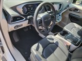Used 2024 Chrysler Pacifica Touring-L image 6