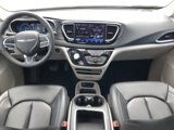 Used 2023 Chrysler Pacifica Touring-L image 6