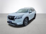 New 2025 Nissan Pathfinder Platinum image 2